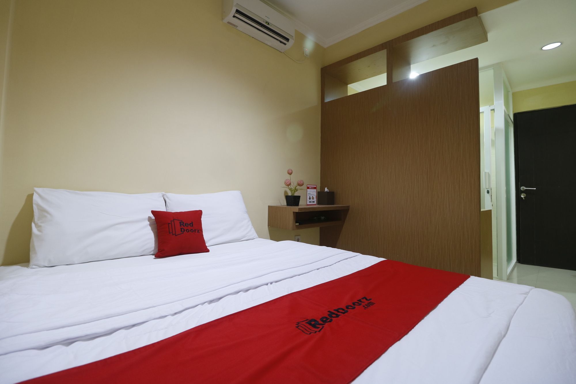 מלון ג'קרטה Reddoorz Near Itc Cempaka Mas מראה חיצוני תמונה
